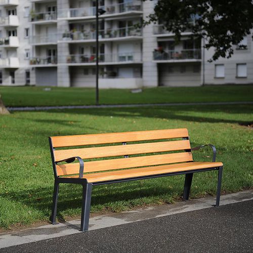 Moderne Bank für den öffentlichen Raum - SYMBIOS - HUSSON INTERNATIONAL - Laubholz / Stahl / Recyclingkunststoff