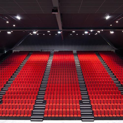 Teleskopische Sitztribüne - SHOWS - HUSSON INTERNATIONAL