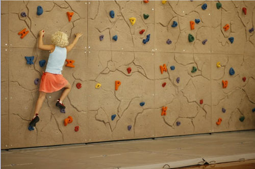 Festinstallierte Kletterwand - ENTRE-PRISES