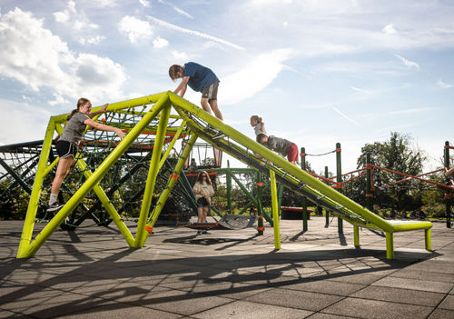 Klettergerüst für Spielplätze - NAICA™  - PLAYWORLD - mit Trampolin