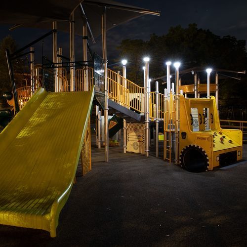 Spielplatzgerät mit integrierter LED - PLAYSOLEIL™   - PLAYWORLD - Metall / mit Überdachung / interaktiv