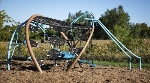Spielplatzgerät / galvanisiertem Stahl - Quantis® A.2 - LANDSCAPE STRUCTURES - pulverbeschichteter Stahl / Polyethylen / Recyclingkunststoff