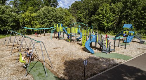 Stahl-Spielplatzgerät - PlayBooster - Design 6637 - LANDSCAPE STRUCTURES - pulverbeschichteter Stahl / Polyethylen / Recyclingkunststoff