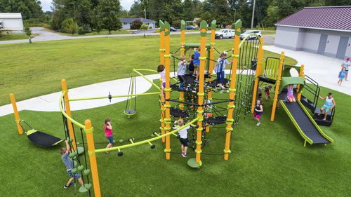 Stahl-Spielplatzgerät - PlayBooster Netplex - Design 7242 - LANDSCAPE STRUCTURES - pulverbeschichteter Stahl / Polyethylen / Recyclingkunststoff