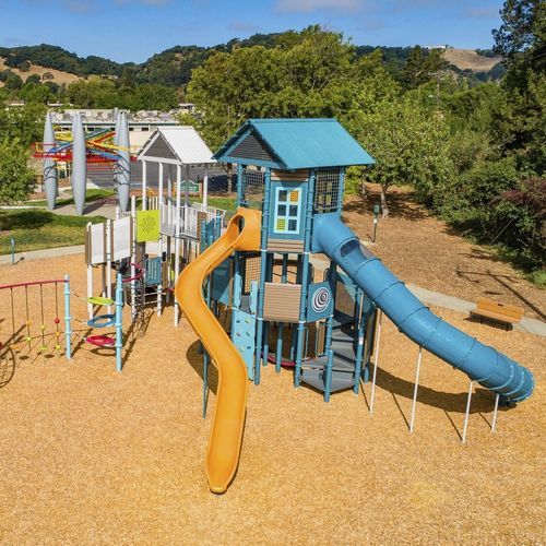 Spielplatzgerät / pulverbeschichteter Stahl - Playground Fantastico - LANDSCAPE STRUCTURES - Polyethylen / Recyclingkunststoff