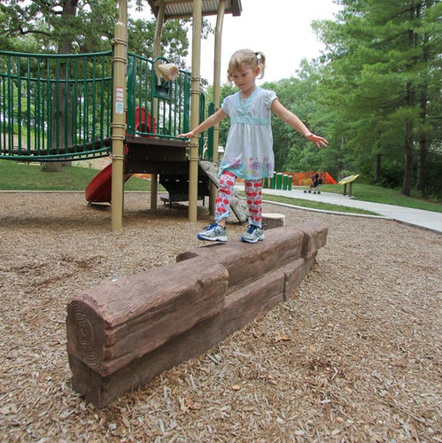 Schwebebalken für Spielplätze - STACKED TIMBER   - little tikes