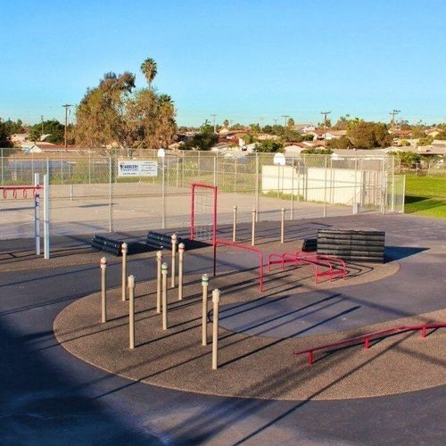 Trimm-Dich-Pfad / für Gewerbegebrauch - progressive design playgrounds - Slalom / Plattform / für Hochsprung