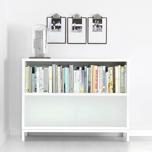 Niedriges Bücherregal - SAPPORO - STUA - modern / Holzfurnier / Stahl