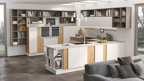 Moderne Küche - CREATIVA - CUCINE LUBE - Holz / ohne Griff / lackiert