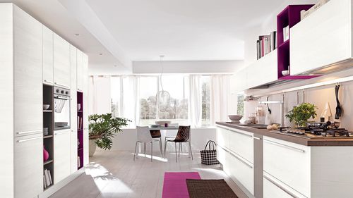 Moderne Küche - NOEMI - CUCINE LUBE - Holz / mit Griffen / lackiert
