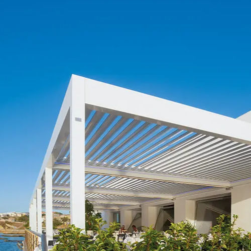Angebaute Pergola - PORTO TORRES - ITALY - Gibus SPA - Metall / mit Sonnenschutzlamellen / maßgefertigt