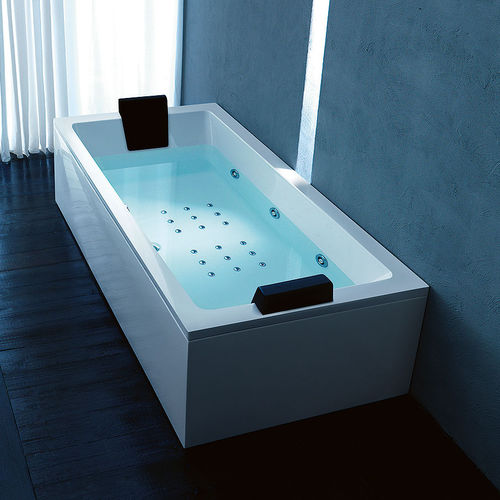 Acryl-Badewanne - QUADRA - GRUPPO TREESSE - Wassermassage / weiß