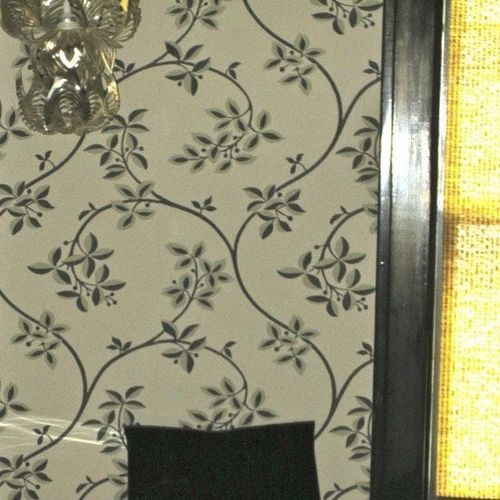 Moderne Tapete - RINGWOLD - Farrow & Ball - Blumenmotiv / Metallefekt / rot
