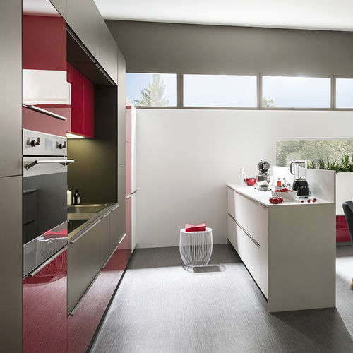Moderne Küche - AMBIANCE CUBISTE - Mobalpa - Laminat / mit Griffen / mit Hochglanzfinish