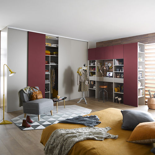 Wandmontierter Kleiderschrank - AMBIANCE CRÉATIVE - Mobalpa - modern / mit Schiebetür