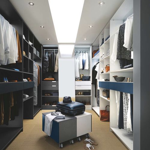 Wandmontierter begehbarer Kleiderschrank - AMBIANCE ODYSSÉE  - Mobalpa - modern / lackiertes Holz / mit integrierter Beleuchtung