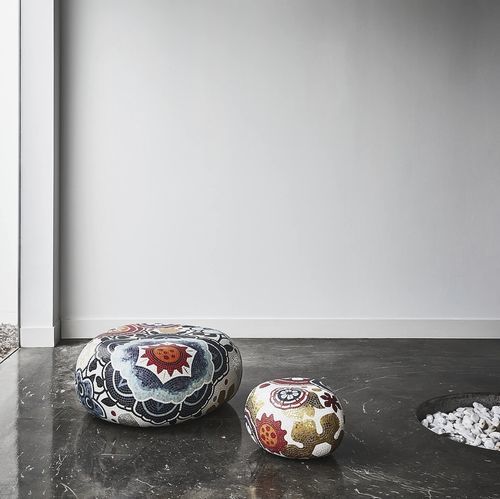 Modernes Sitzkissen - GOLNAR - BISAZZA - Beton / oval / für Außenbereich