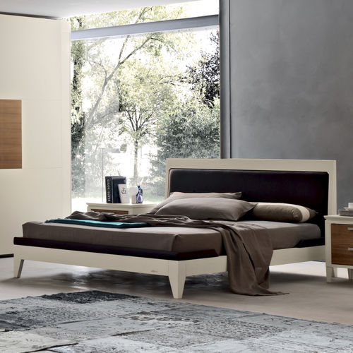 Doppelbett - LIGUSTRO - LE FABLIER - modern / gepolstertes Kopfteil / Bettkasten