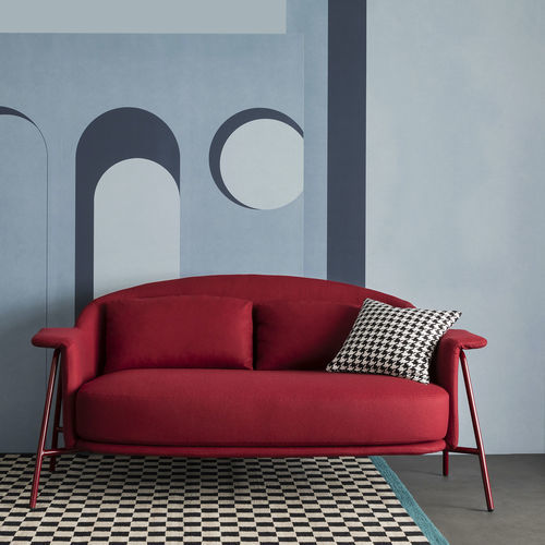 Modernes Sofa - KEPI - saba - Stoff / mit Armlehnen / mit abziehbarem Bezug