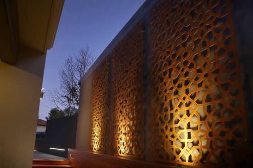 Paneel-Vorhangfassade - AFTERNOON SUN - ABIYA Mashrabiya - Metall / Dekor / perforiert