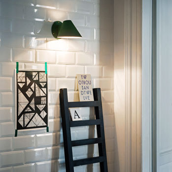 Moderne Wandleuchte - BILLY WL - Kalmar Werkstaetten - für den Innenraum / lackiertes Metall / LED