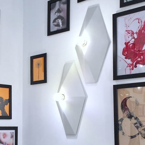 Wandleuchte / minimalistisches Design - VECTOR_white matte - neo - für den Innenraum / Keramik / rautenförmig