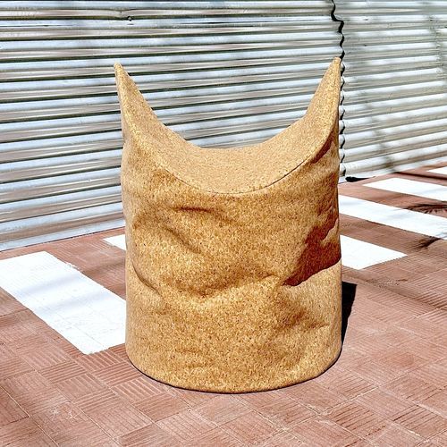 Hocker / minimalistisches Design - AMORPH - neo - Leder / Kork / handgefertigt