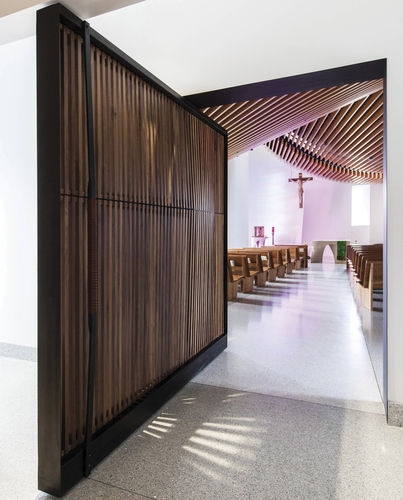 Tür für Innenbereich - St. Mary Chapel - USA - FritsJurgens - Nussbaum / Stahl / mit seitlicher Drehachse