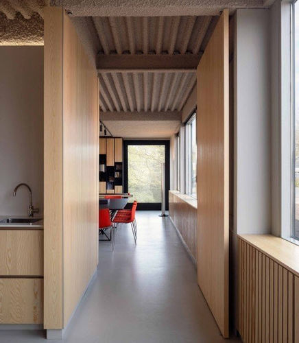 Tür für Innenbereich - HarryVan, The Netherlands - FritsJurgens - Holz / mit seitlicher Drehachse / modern