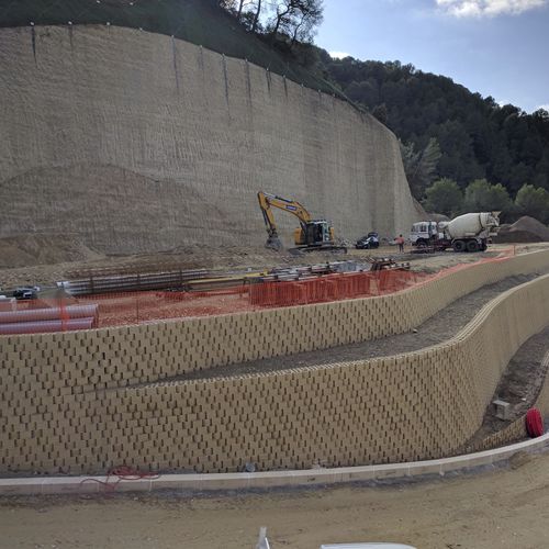 Hohler Betonstein - Betotitan ® - BETOCONCEPT - Gasbeton / mit Gelenk / für Stützmauer