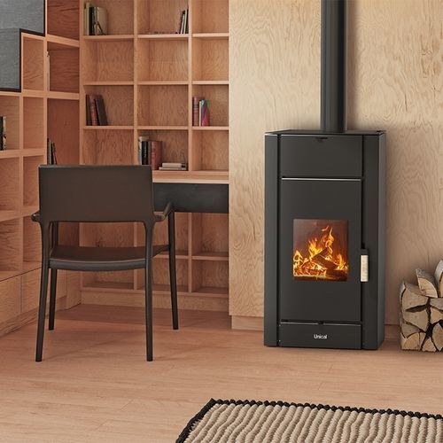 Holz-Kaminofen - LENI 13 - UNICAL AG S.p.A. - 10 kW...20 kW / freistehend / modern