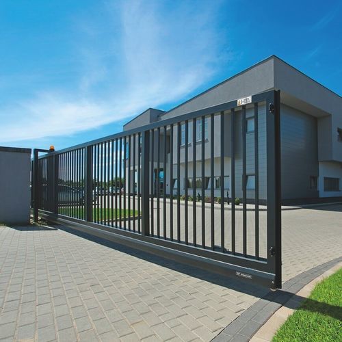 Schiebetor - PI - WISNIOWSKI - Metall / mit Stangen / motorisiert