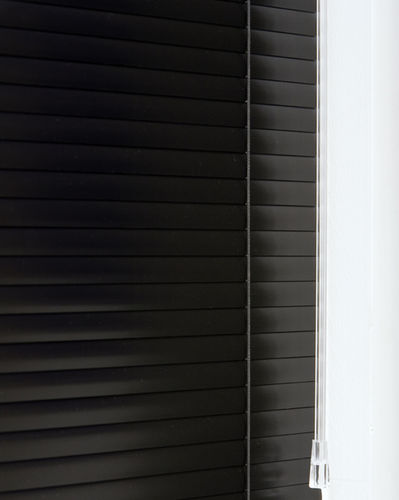 Jalousiejalousie - VÉNINUIT - MARITON - für Fenster / Aluminium / motorisiert