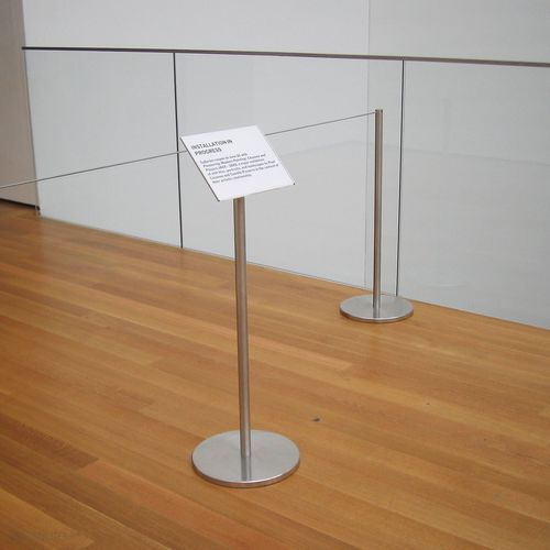Werbeträger für den Innenraum - Q  - Absolute Museum & Gallery Products Ltd - mobil / Edelstahl