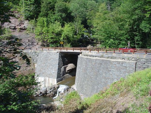 Stahlbetonbrücke - HORSESHOE  - The Fort Miller Co. - Balken / Verkehr / Fertig