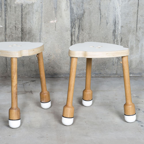 Moderner Hocker - CRICK - qowood - Holz / stapelbar