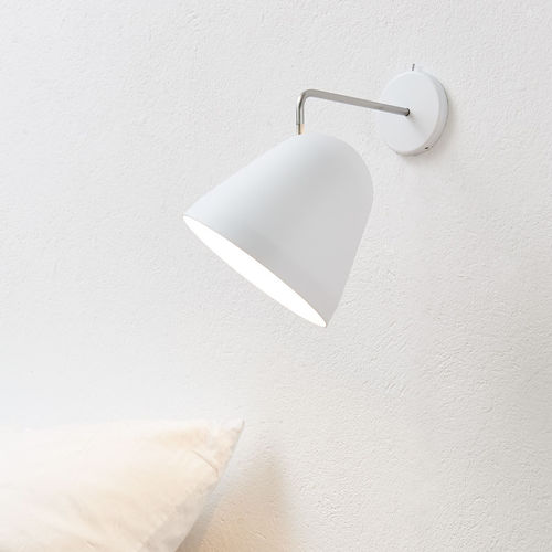 Moderne Wandleuchte - TILT  - Nyta - für den Innenraum / Messing / lackierter Stahl