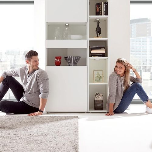 Moderne Vitrine - EASY - NOW! By Hülsta - Glas / lackiertes Holz / beleuchtet