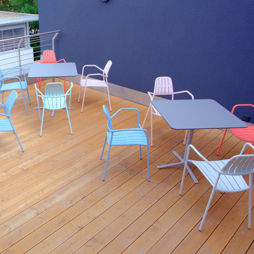 Moderner Tisch - TRIFIDAE - prostoria - Massivholz / MDF / HPL