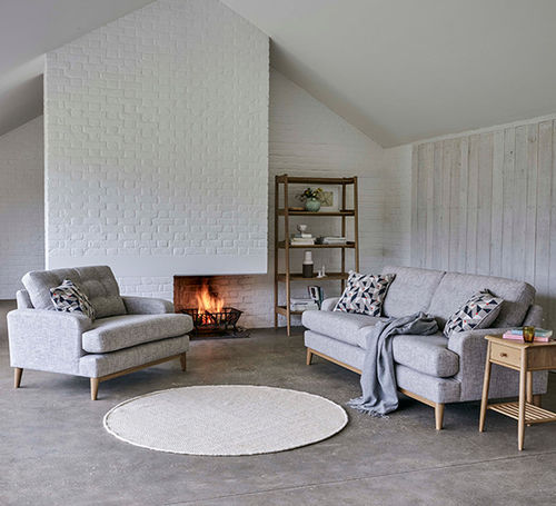 Modernes Sofa - BURCOTT - ercol - Stoff / mit Kissen / grau
