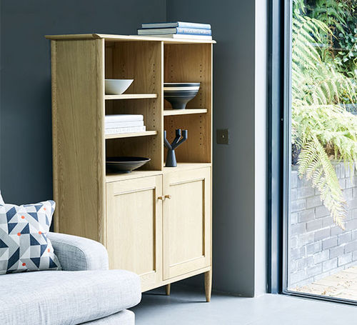 Hohes Sideboard - CHESHAM - ercol - modern / Eiche / mit Regal