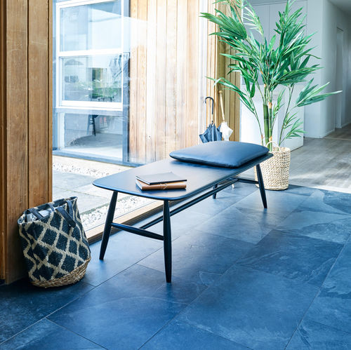 Moderne Bank - VON - ercol - Nussbaum / Esche / Stoff