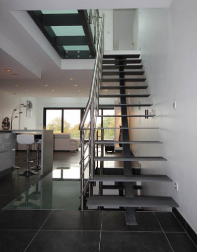 Gerade Treppe - EC28 - La Maestria - Metallstufen / mit Metallstruktur / modern