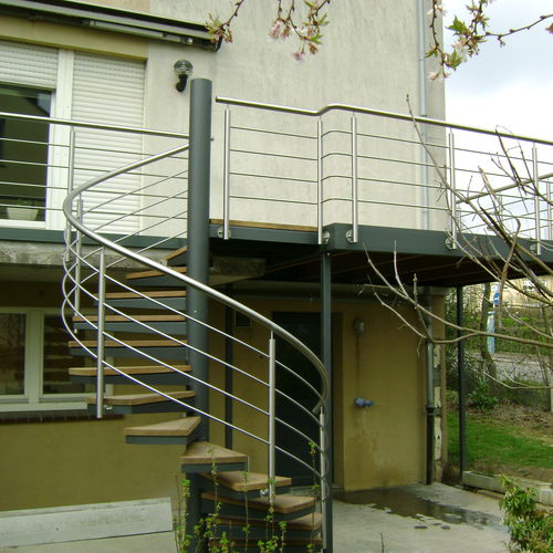 Wendeltreppe - EC41 - La Maestria - Holzstufen / mit Stahlstruktur / modern