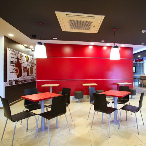 Moderner Restaurantstuhl - ARMET BIS SP.Z O.O.  - für den Innenraum / Polypropylen / Gestell aus Metall