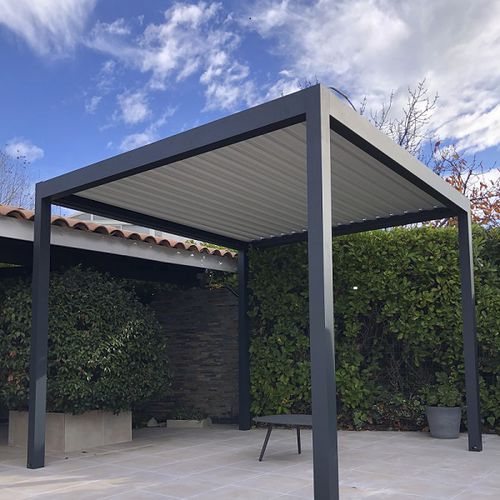 Selbsttragende Pergola - SPR03 3x3m - AXIUM solutions aluminium - extrudiertes Aluminium / thermolackiertes Aluminium / mit orientierbaren Lamellen