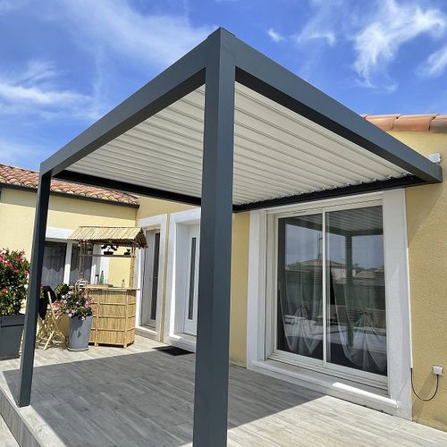 Angebaute Pergola - SPR03 3x3m - AXIUM solutions aluminium - extrudiertes Aluminium / thermolackiertes Aluminium / mit orientierbaren Lamellen