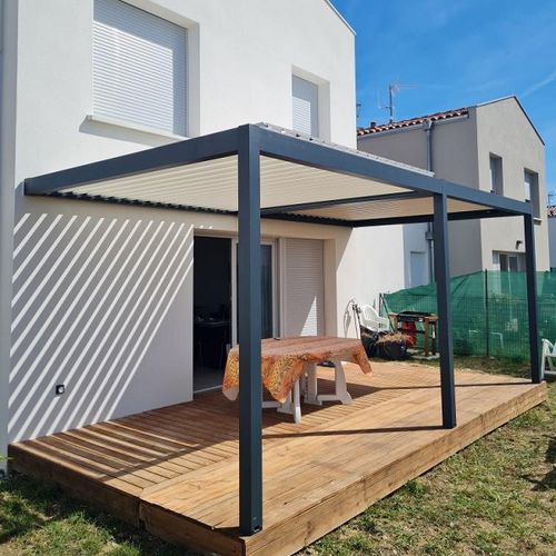 Angebaute Pergola - SPR03 6x3m - AXIUM solutions aluminium - extrudiertes Aluminium / thermolackiertes Aluminium / mit orientierbaren Lamellen