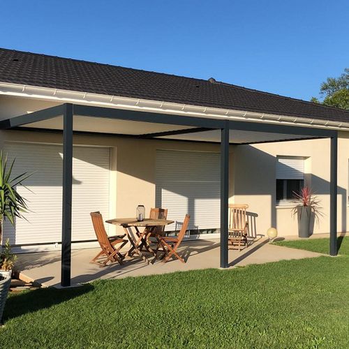 Angebaute Pergola - SPR02 6x3m - AXIUM solutions aluminium - extrudiertes Aluminium / thermolackiertes Aluminium / mit orientierbaren Lamellen