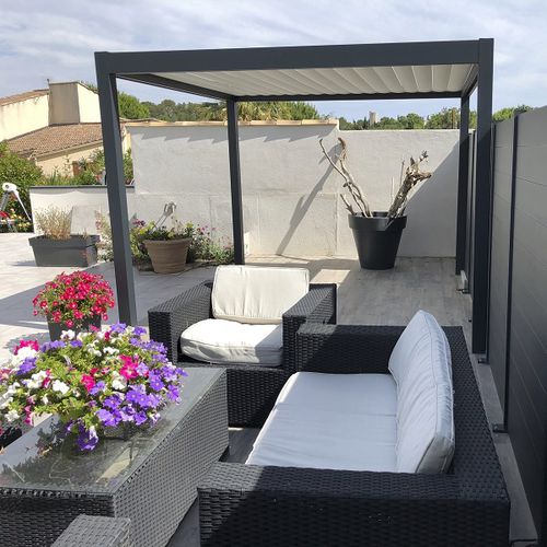 Selbsttragende Pergola - SPR01 3x3m - AXIUM solutions aluminium - angebaut / extrudiertes Aluminium / thermolackiertes Aluminium